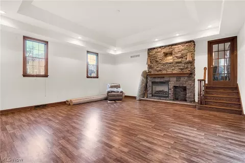 Living - 4000 Shields Rd, Canfield, OH 44406 photo 4 of 5