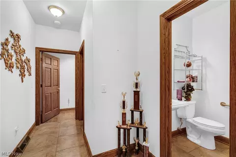 Entry Way - 4000 Shields Rd, Canfield, OH 44406 photo 4 of 8