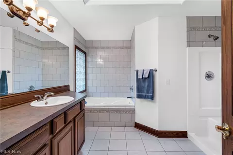 Bath - 4000 Shields Rd, Canfield, OH 44406 photo 5 of 8