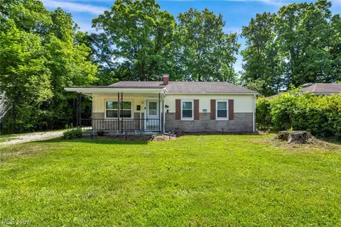 1863 Deerfield Ave SW, Warren, OH 44485