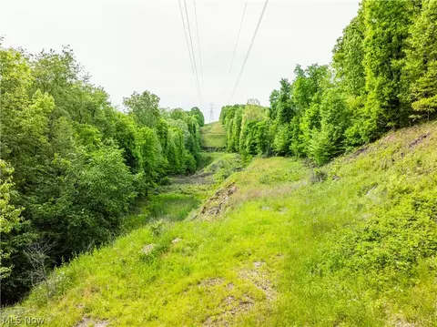 Edie Hill Road Se, Uhrichsville, OH 44683