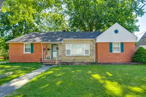 241 E 242nd St, Euclid, OH 44123