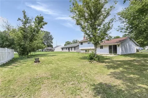 Exterior - 618 State St, Elyria, OH 44035 photo 4 of 5