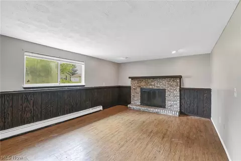 Living - 618 State St, Elyria, OH 44035 photo 2 of 14