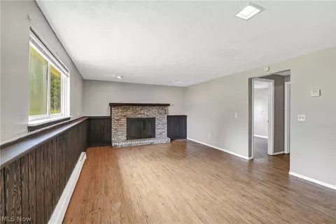 Living - 618 State St, Elyria, OH 44035 photo 12 of 14