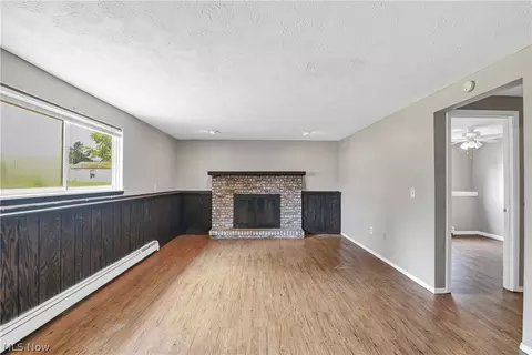 Living - 618 State St, Elyria, OH 44035 photo 11 of 14