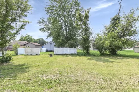 Exterior - 618 State St, Elyria, OH 44035 photo 3 of 5