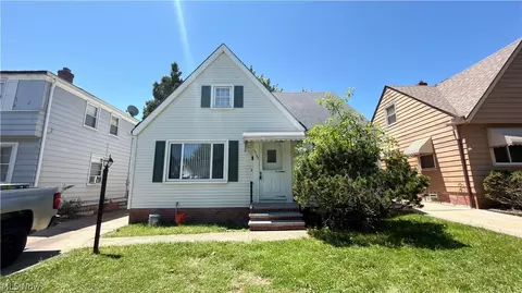 5596 South Blvd, Maple Heights, OH 44137