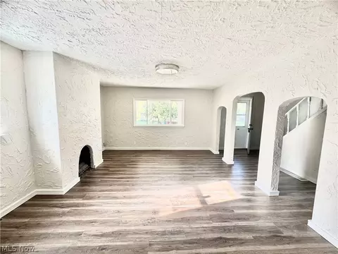Living - 2044 E 29th St, Lorain, OH 44055 photo 1 of 4
