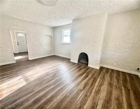 Living - 2044 E 29th St, Lorain, OH 44055 photo 3 of 4