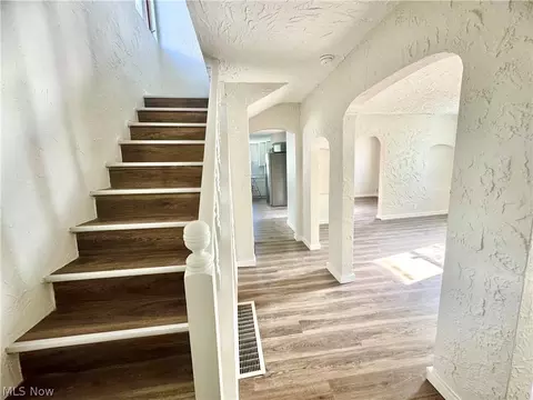 Entry Way - 2044 E 29th St, Lorain, OH 44055 photo 1 of 4