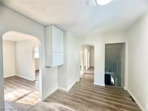 Entry Way - 2044 E 29th St, Lorain, OH 44055 photo 2 of 4