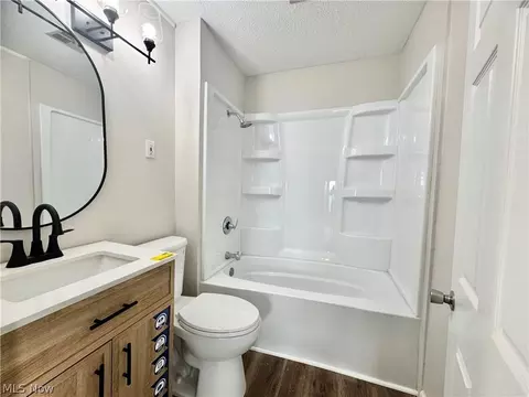 Bath - 2044 E 29th St, Lorain, OH 44055 photo 1 of 1