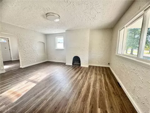 Living - 2044 E 29th St, Lorain, OH 44055 photo 2 of 4