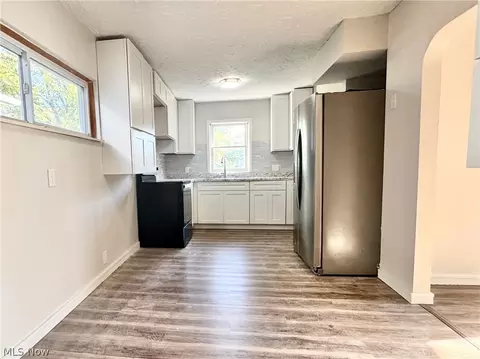 Kitchen - 2044 E 29th St, Lorain, OH 44055 photo 2 of 2