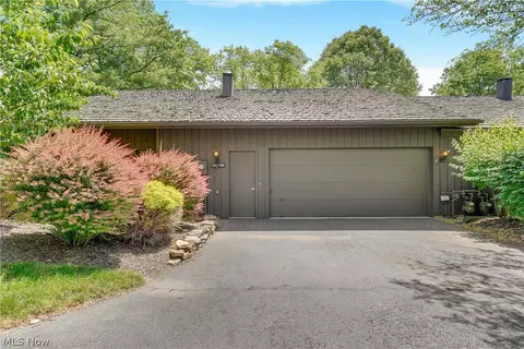 455-55 Meadowview Dr, Aurora, OH 44202