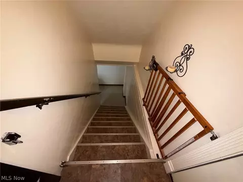 Entry Way - 448 Meadowbrook Ave, Boardman, OH 44512 photo 1 of 2