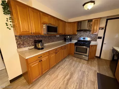Kitchen - 448 Meadowbrook Ave, Boardman, OH 44512 photo 2 of 3