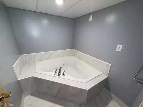 Bath - 448 Meadowbrook Ave, Boardman, OH 44512 photo 6 of 6