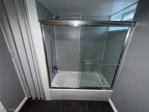 Bath - 448 Meadowbrook Ave, Boardman, OH 44512 photo 5 of 6