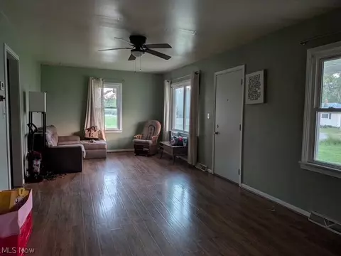 Living - 41386 Schadden Rd, Elyria, OH 44035 photo 1 of 1