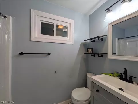 Bath - 41386 Schadden Rd, Elyria, OH 44035 photo 4 of 5