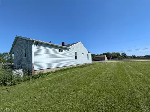 Exterior - 41386 Schadden Rd, Elyria, OH 44035 photo 2 of 10