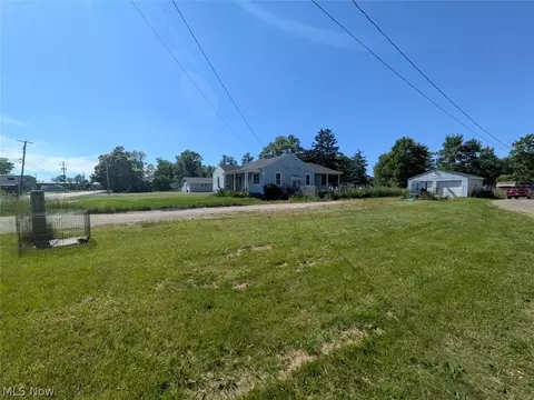 Exterior - 41386 Schadden Rd, Elyria, OH 44035 photo 6 of 10