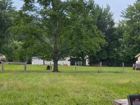 Exterior - 41386 Schadden Rd, Elyria, OH 44035 photo 8 of 10