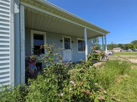Exterior - 41386 Schadden Rd, Elyria, OH 44035 photo 7 of 10