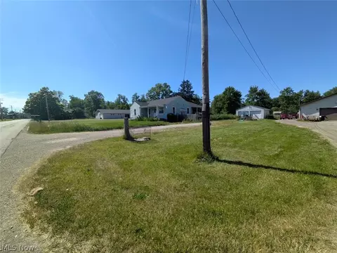 Exterior - 41386 Schadden Rd, Elyria, OH 44035 photo 5 of 10