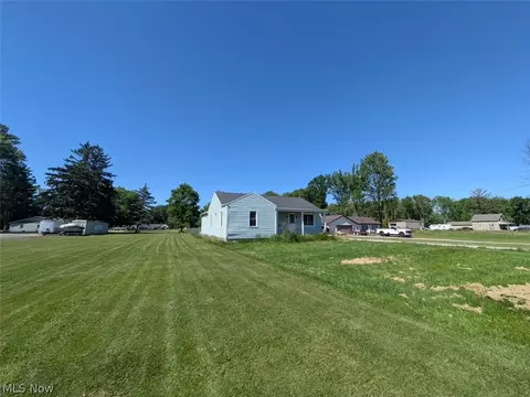 Exterior - 41386 Schadden Rd, Elyria, OH 44035 photo 1 of 10