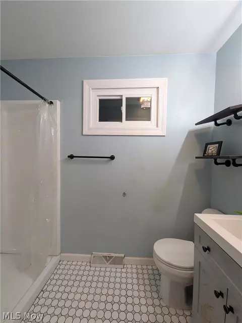 Bath - 41386 Schadden Rd, Elyria, OH 44035 photo 3 of 5