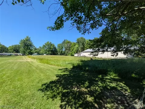 Exterior - 41386 Schadden Rd, Elyria, OH 44035 photo 4 of 10