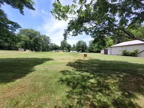 Exterior - 41386 Schadden Rd, Elyria, OH 44035 photo 9 of 10