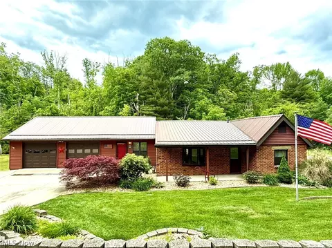 912 Hadley Ln, Marietta, OH 45750