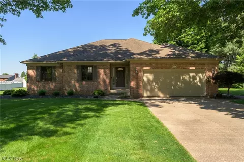 238 Shenandoah Blvd, Barberton, OH 44203