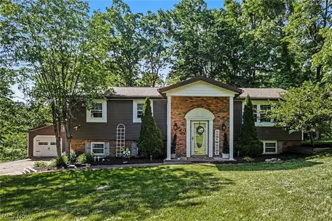 930 Ivy Dr, Zanesville, OH 43701
