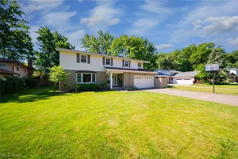 27631 Edgepark Blvd, North Olmsted, OH 44070