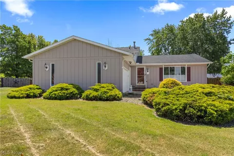 20563 Holly Cir, Strongsville, OH 44149
