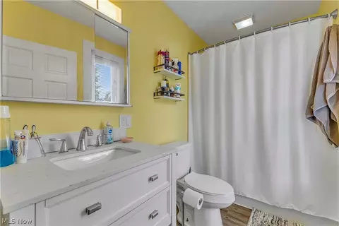 Bath - 34 Verlin St, Wakeman, OH 44889 photo 1 of 1