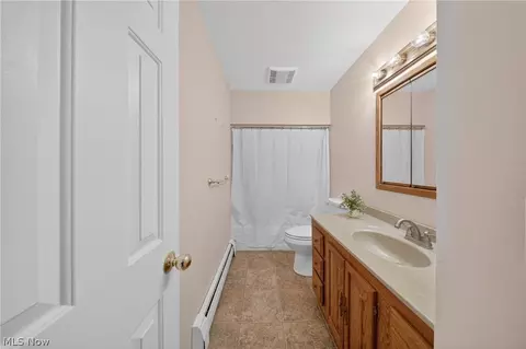 Bath - 466 Colgate Ave, Elyria, OH 44035 photo 2 of 2