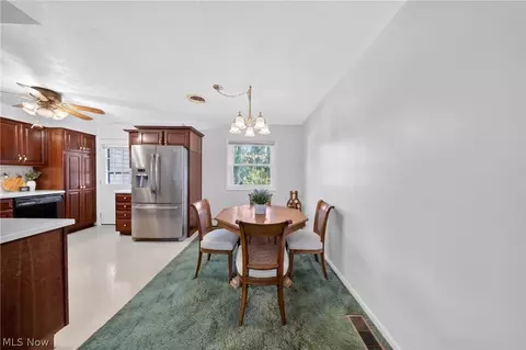 Dining - 466 Colgate Ave, Elyria, OH 44035 photo 1 of 2