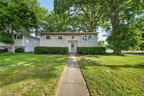 466 Colgate Ave, Elyria, OH 44035