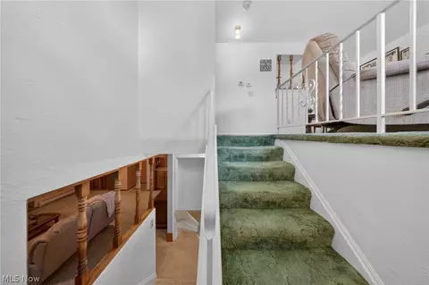 Entry Way - 466 Colgate Ave, Elyria, OH 44035 photo 1 of 5