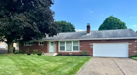 811 Sandy Ave NE, Massillon, OH 44646