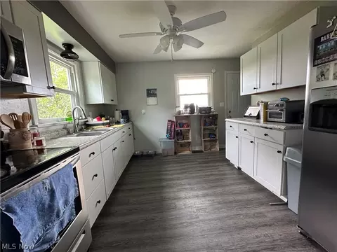 Kitchen - 61900 Fairview Rd, Barnesville, OH 43713 photo 2 of 3