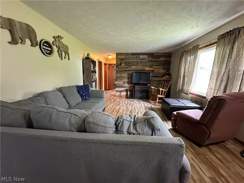 Living - 61900 Fairview Rd, Barnesville, OH 43713 photo 3 of 4