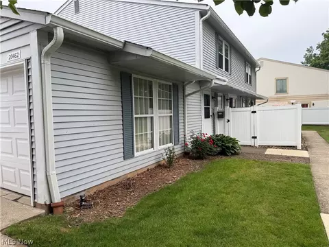 20462 Williamsburg Ct, Middleburg Heights, OH 44130