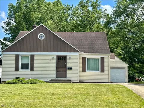 3241 Estates Cir, Youngstown, OH 44511